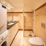 Apartment Sjarmerende Med Parkering I Sentrum *