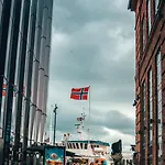 Sjarmerende Med Parkering I Sentrum *