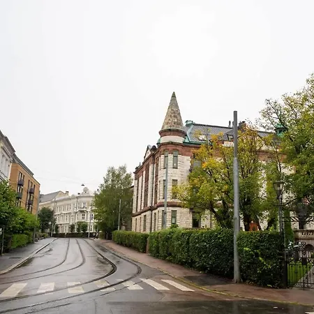 Sjarmerende Med Parkering I Sentrum