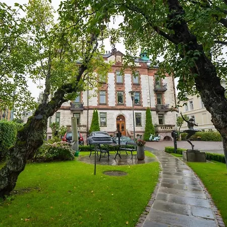 Sjarmerende Med Parkering I Sentrum Appartamento *