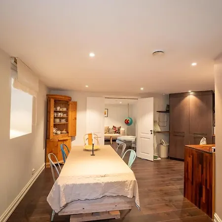 Sjarmerende Med Parkering I Sentrum