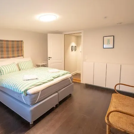 Sjarmerende Med Parkering I Sentrum