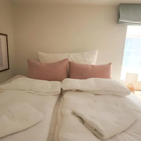 Apartment Sjarmerende Med Parkering I Sentrum