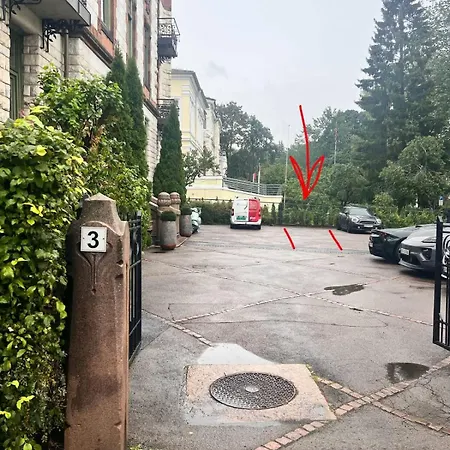 Sjarmerende Med Parkering I Sentrum *