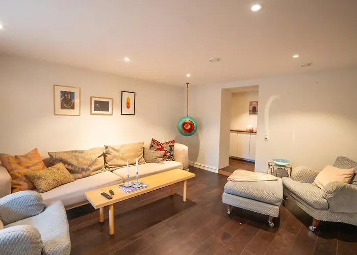 Apartment Sjarmerende Med Parkering I Sentrum