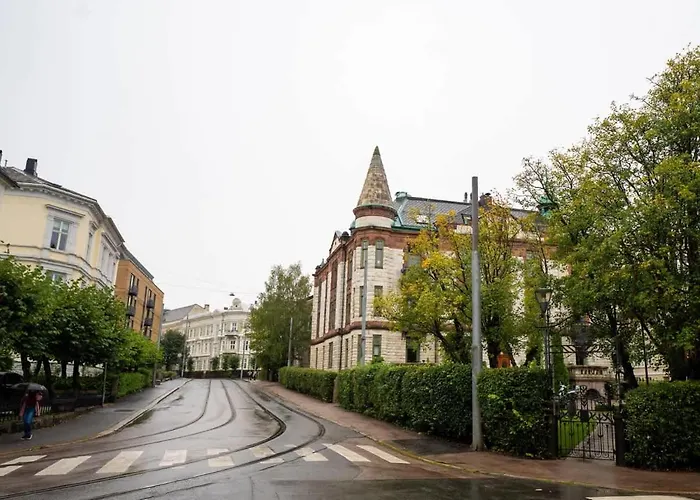 Sjarmerende Med Parkering I Sentrum