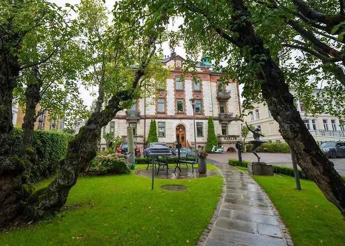 Sjarmerende Med Parkering I Sentrum Apartment *