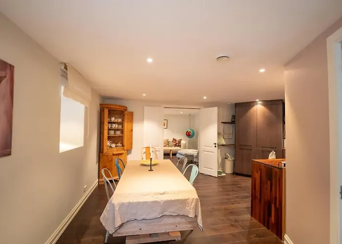 Sjarmerende Med Parkering I Sentrum