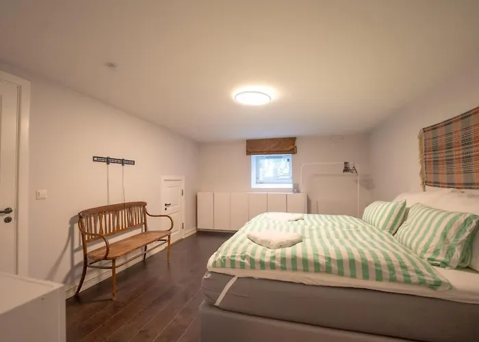 Sjarmerende Med Parkering I Sentrum