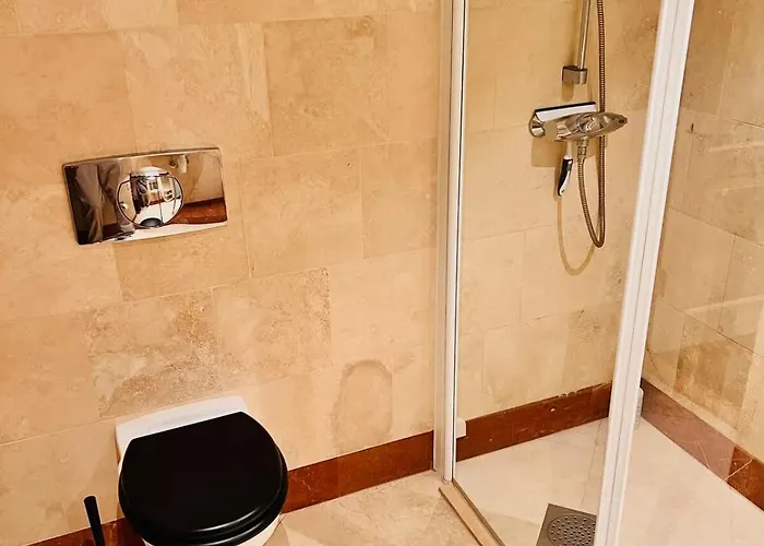 Sjarmerende Med Parkering I Sentrum *