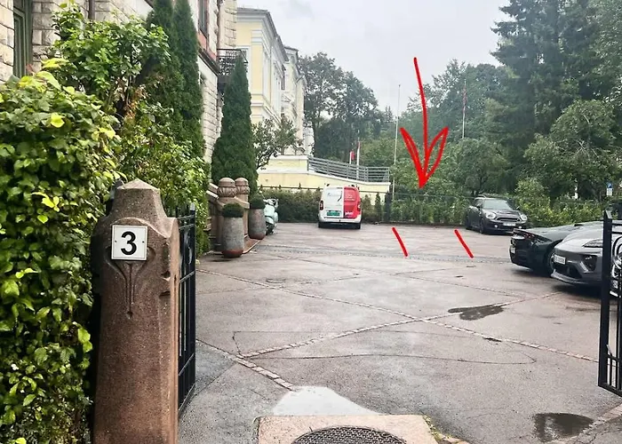 Sjarmerende Med Parkering I Sentrum *